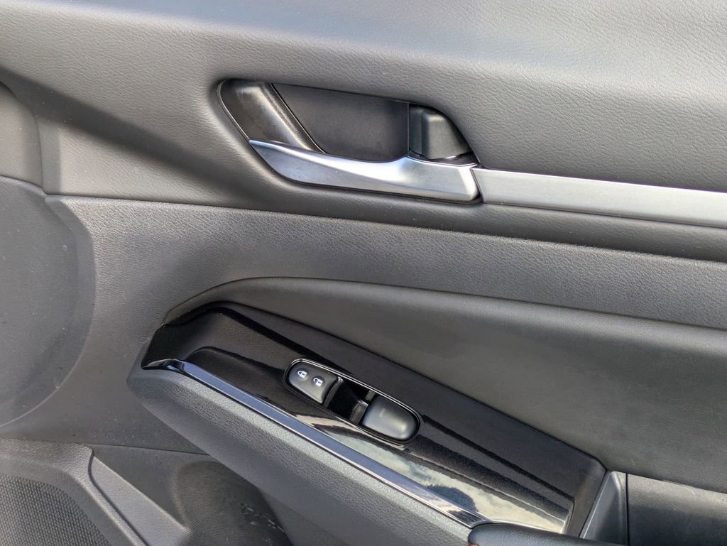 Used 2025 Nissan Altima 2.5 SR image 33