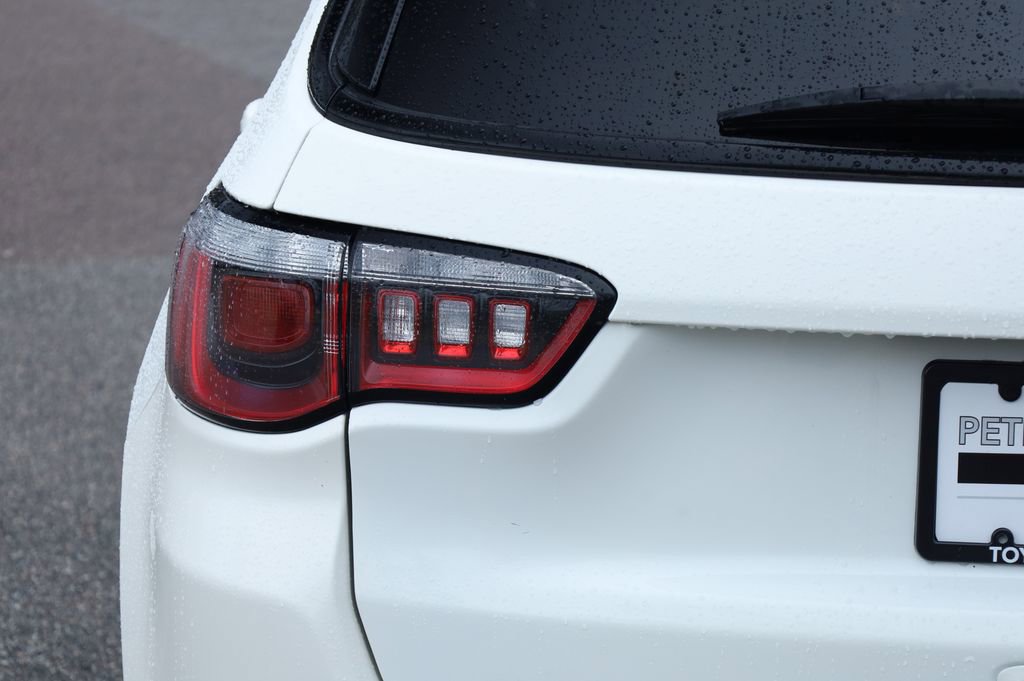 Used 2020 Jeep Compass Latitude FWD image 18