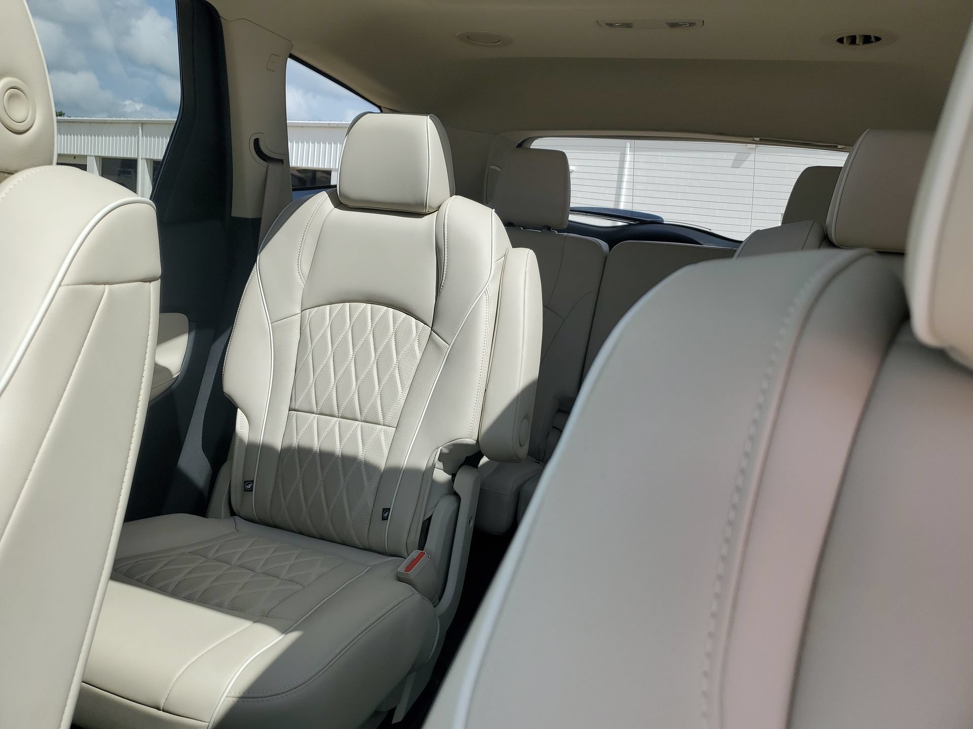 Used 2022 Buick Enclave Avenir AWD/4WD image 29