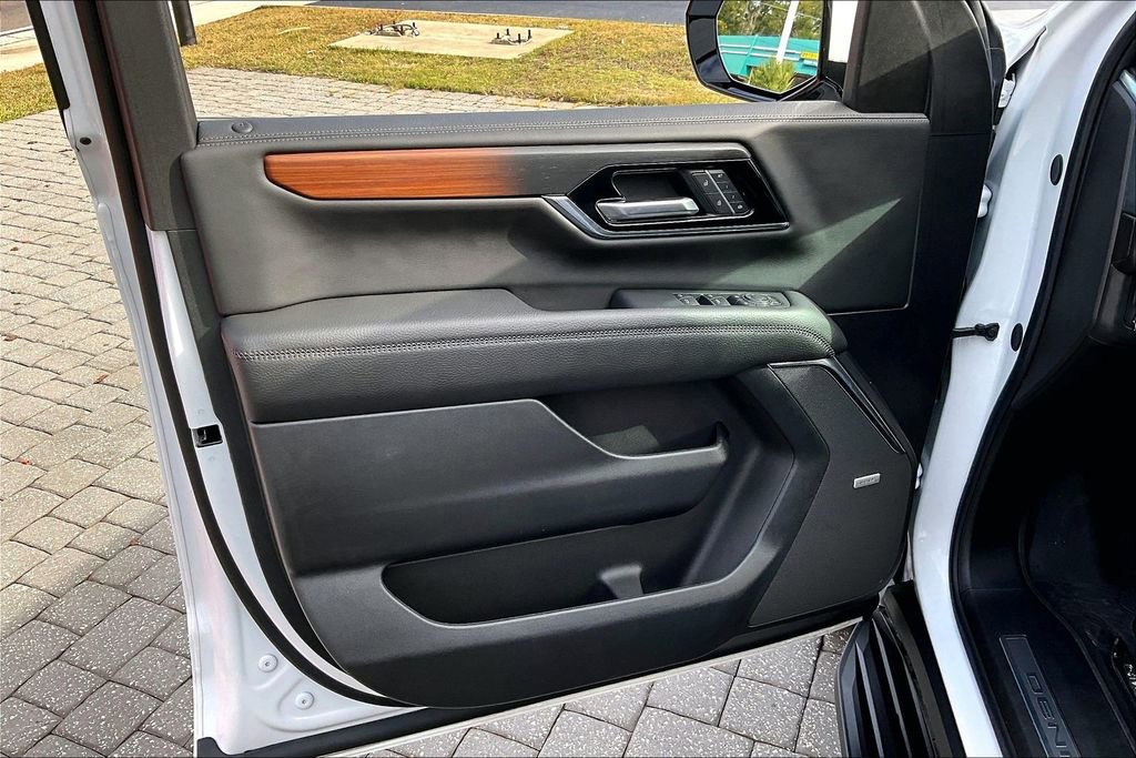 Used 2025 GMC Yukon XL Denali image 19