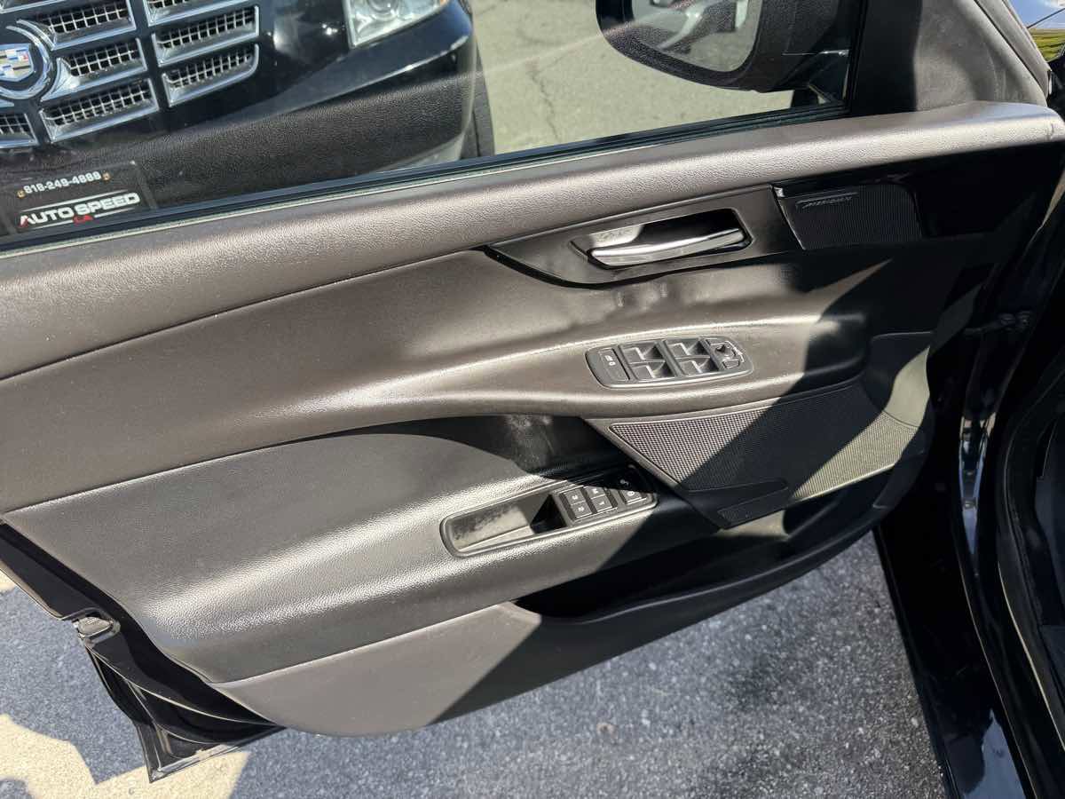 Used 2017 Jaguar XE Premium image 7