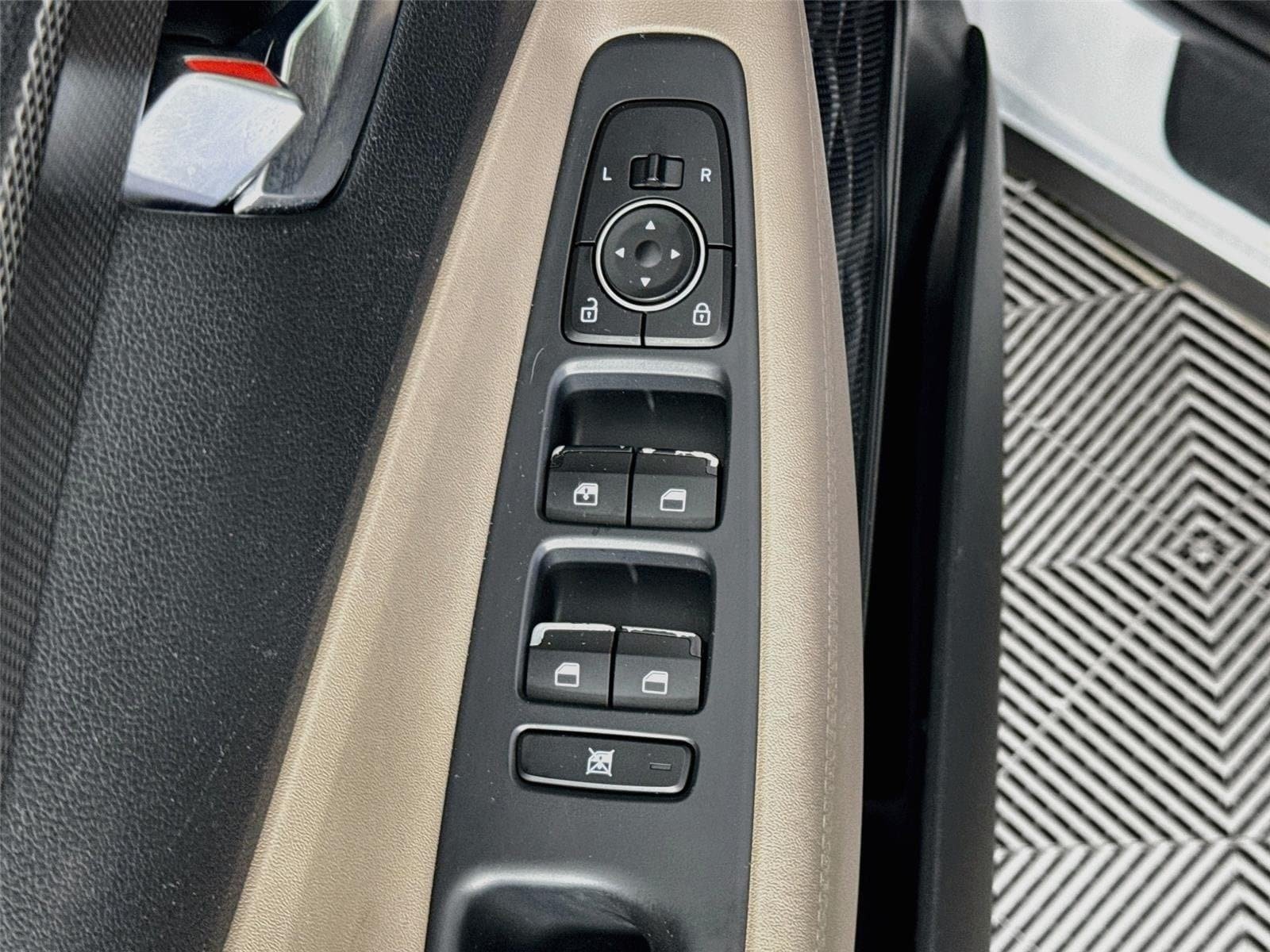 Used 2020 Hyundai Santa Fe SE FWD image 18