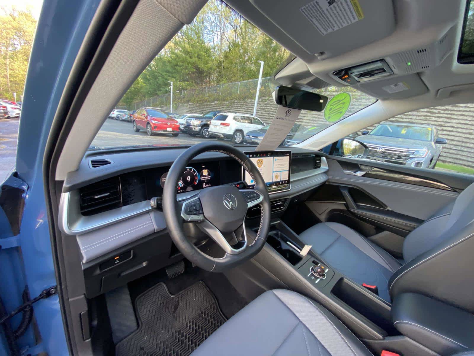 Certified 2026 Volkswagen Tiguan SE w/ Panoramic Sunroof Package AWD/4WD image 15