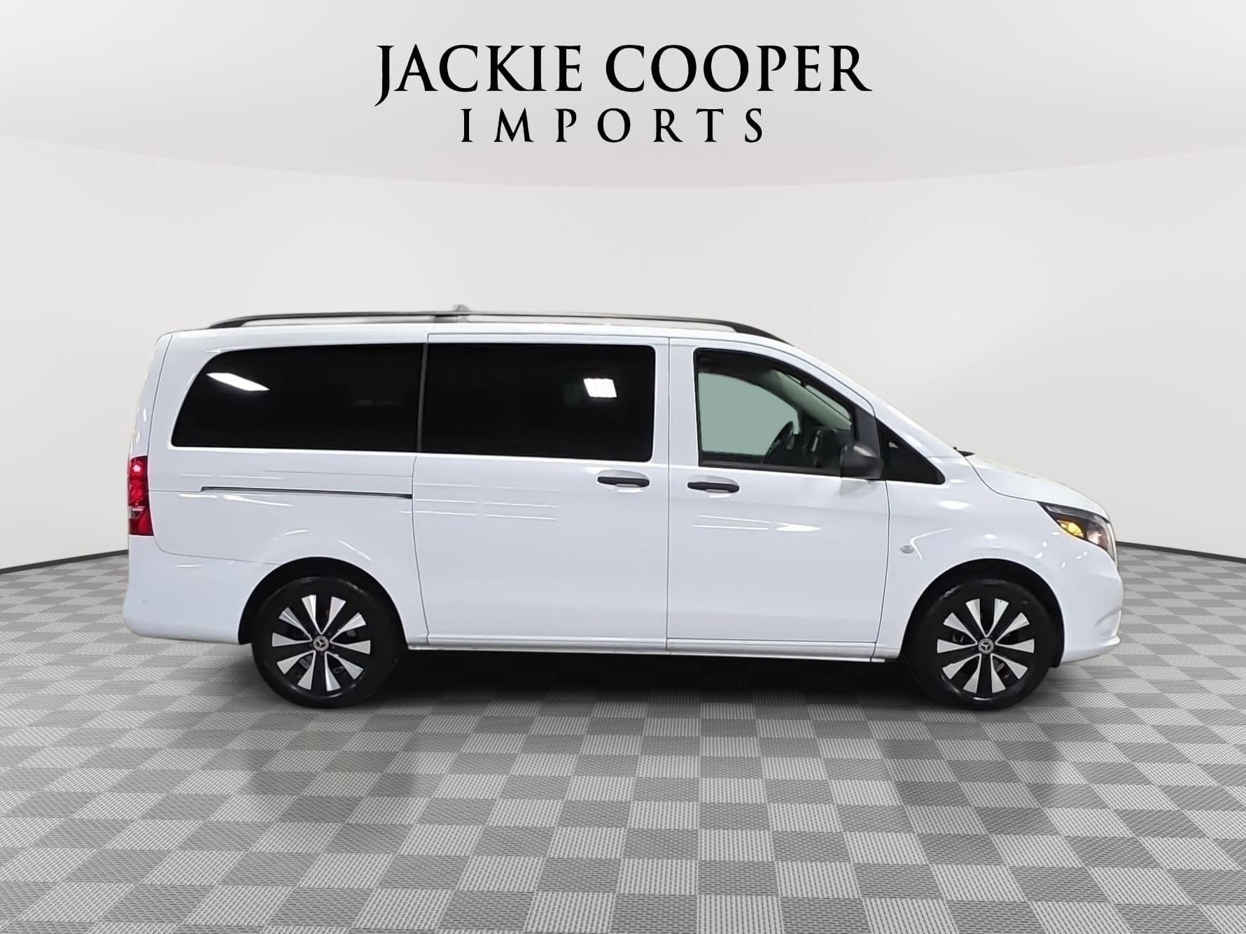 Used 2023 Mercedes-Benz Metris Passenger image 4