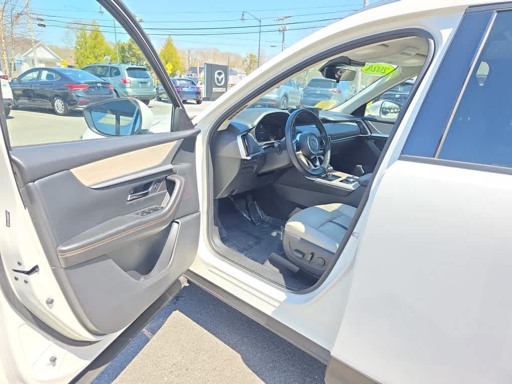 Used 2024 MAZDA CX-90 Plug-In Hybrid w/ Preferred AWD/4WD image 11