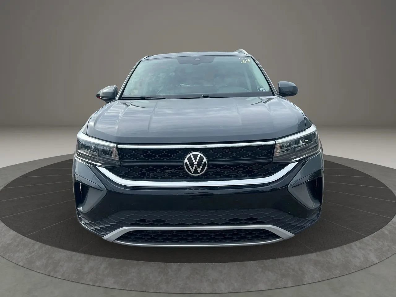 Used 2022 Volkswagen Taos SE AWD/4WD image 2