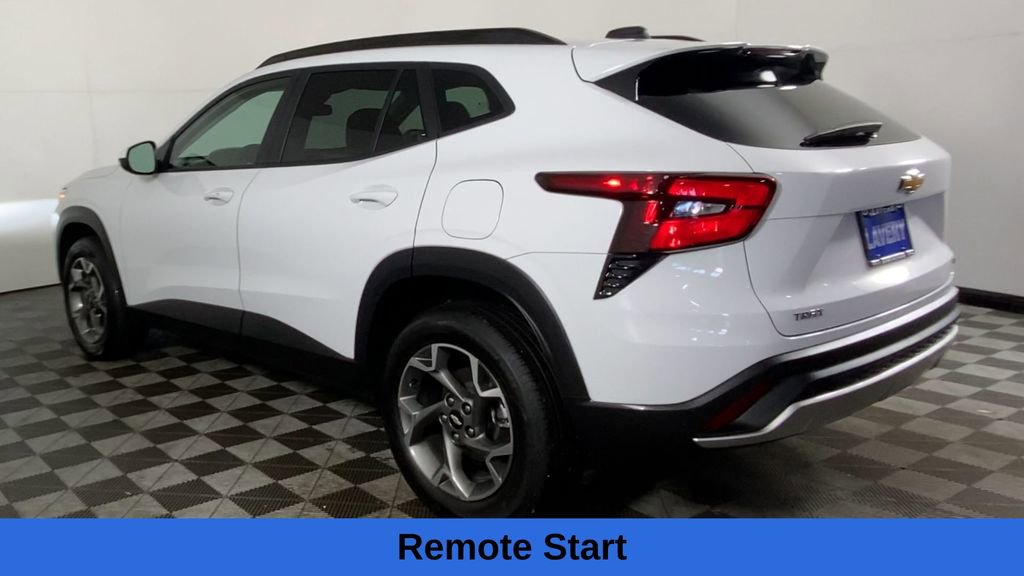 Certified 2025 Chevrolet Trax LT w/ Driver Confidence Package image 10