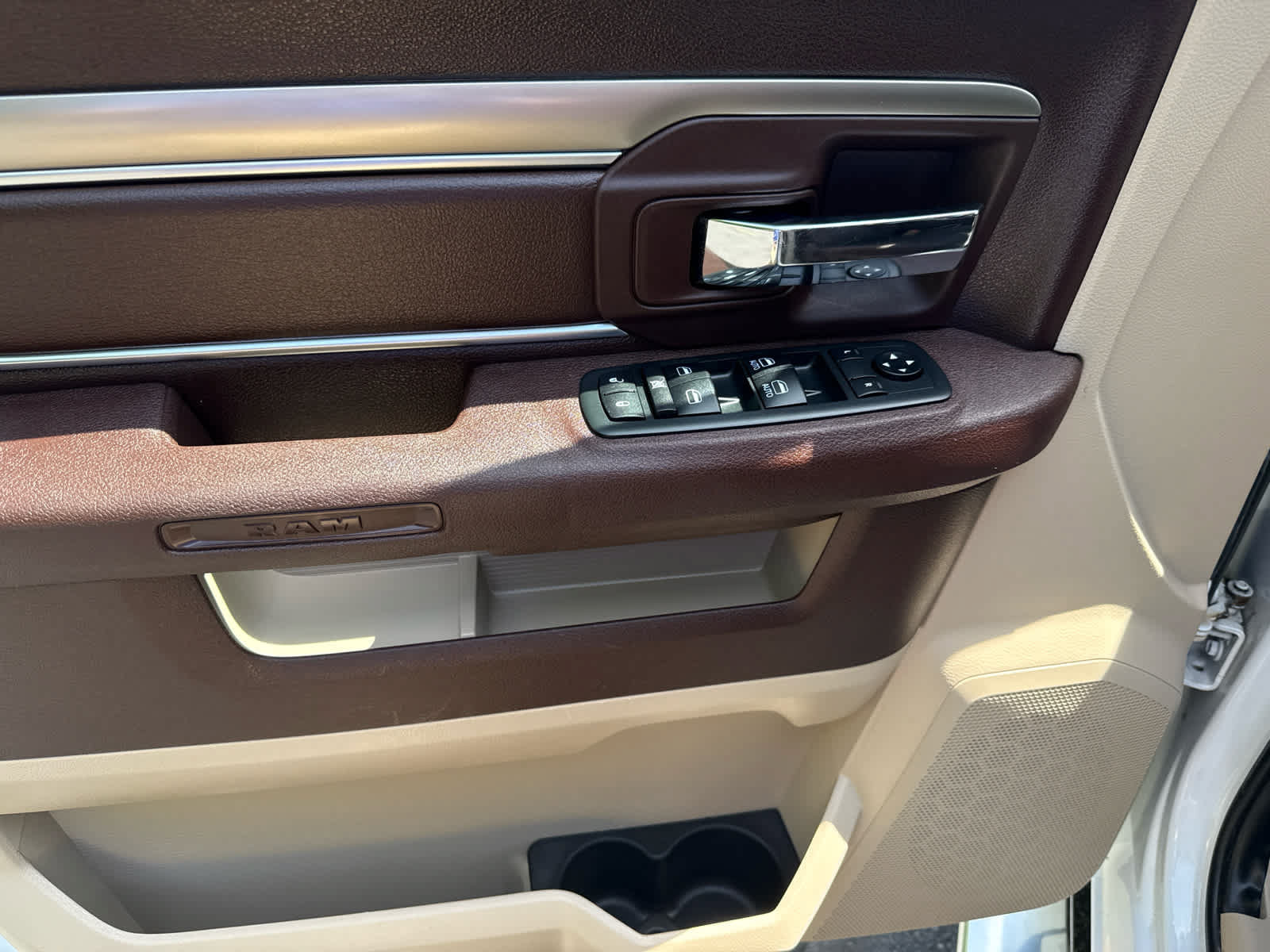 Used 2020 RAM 1500 Classic SLT AWD/4WD image 10