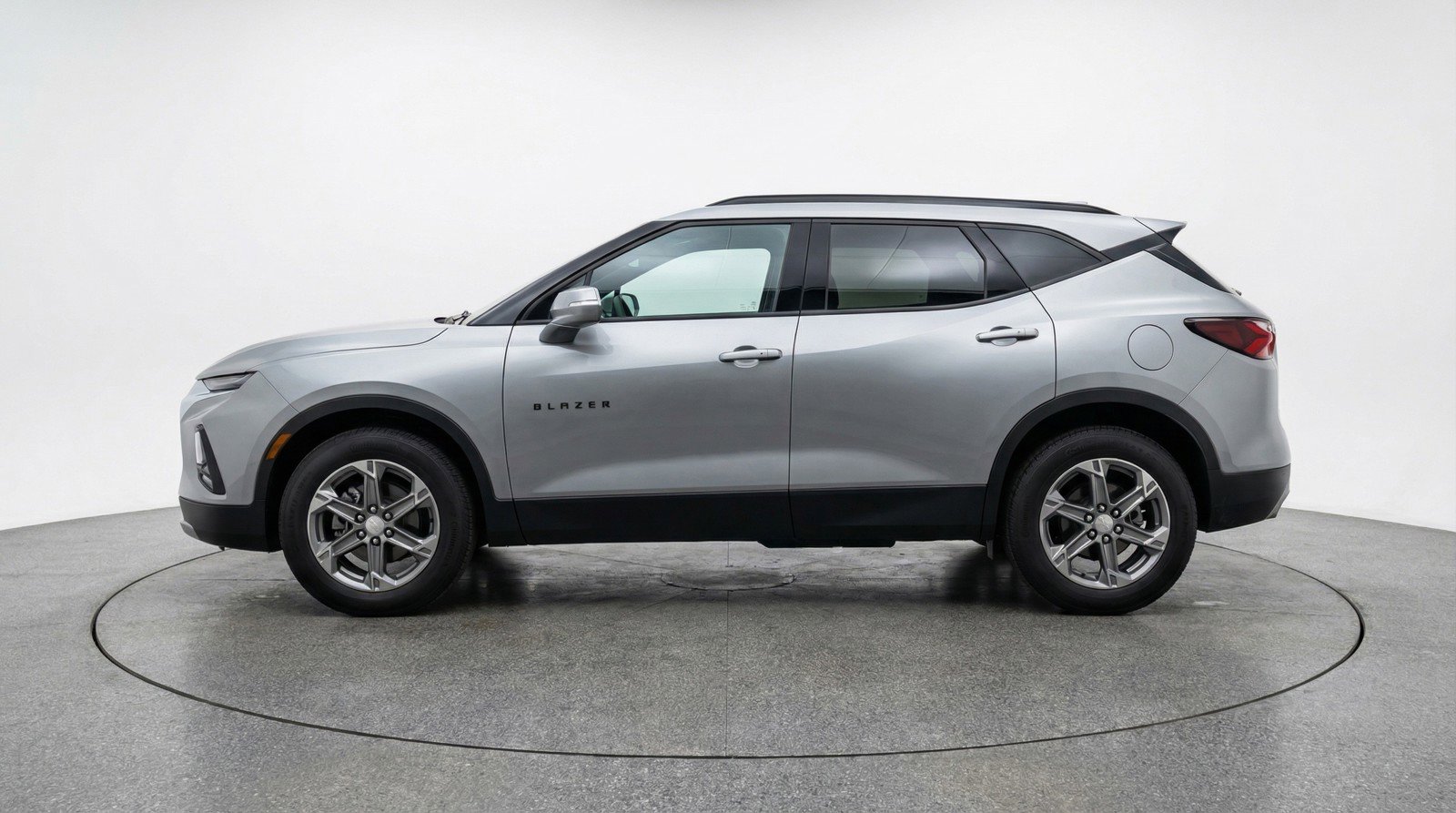 Used 2025 Chevrolet Blazer LT FWD image 3