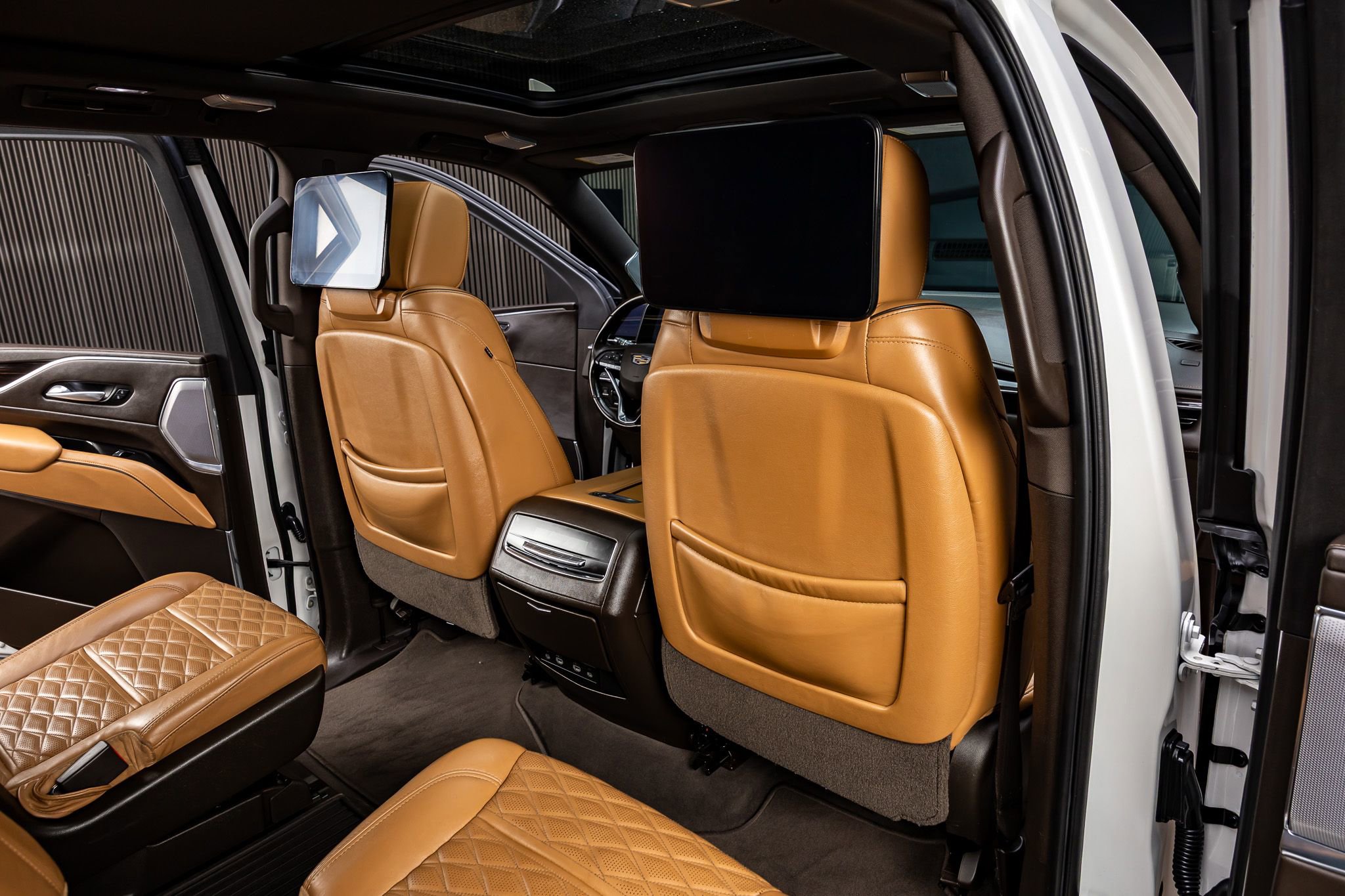 Used 2021 Cadillac Escalade ESV Sport w/ Driver Assist Tech Package AWD/4WD image 29