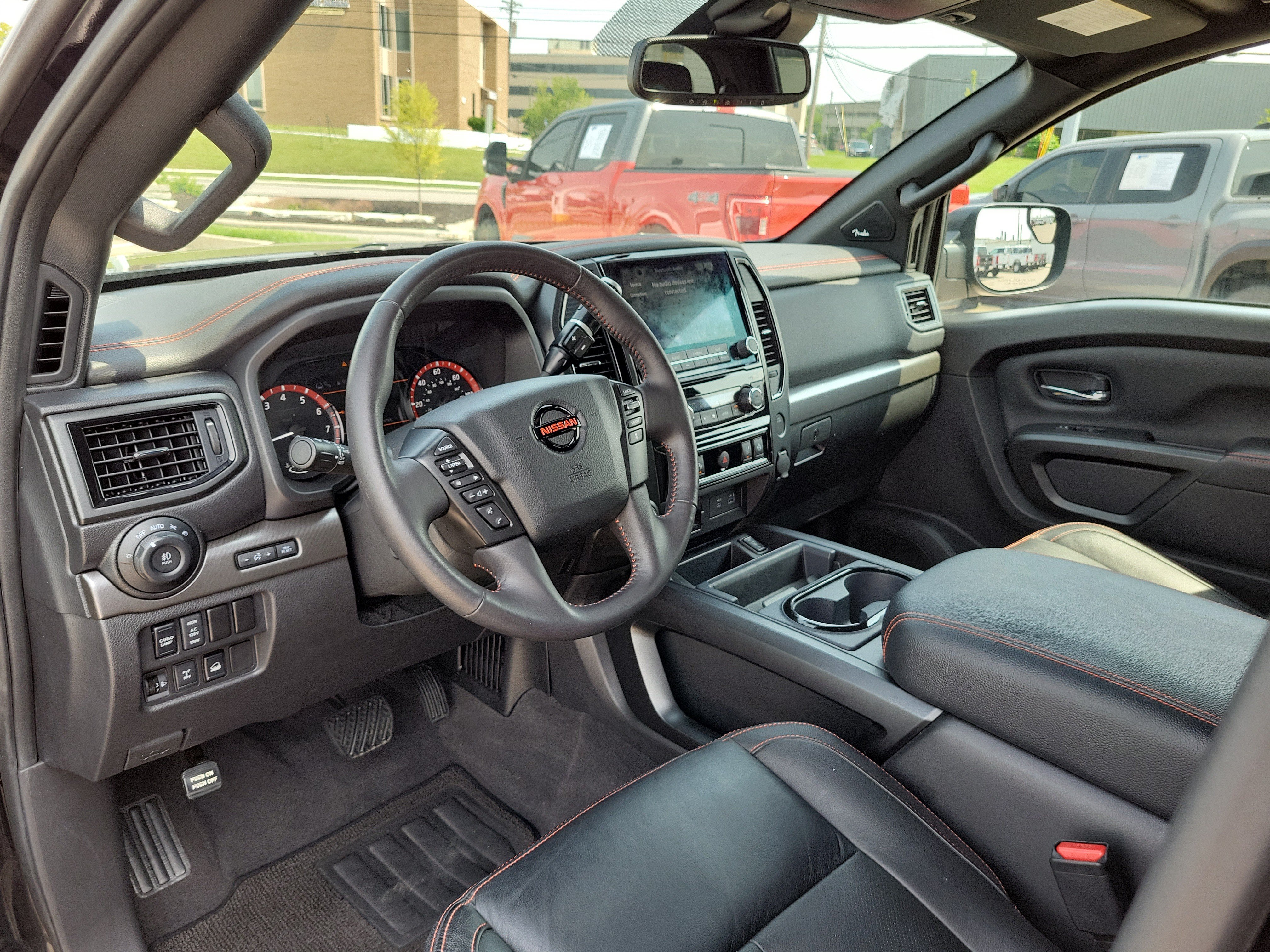 Used 2022 Nissan Titan PRO-4X w/ Pro-4x Convenience Package AWD/4WD image 17
