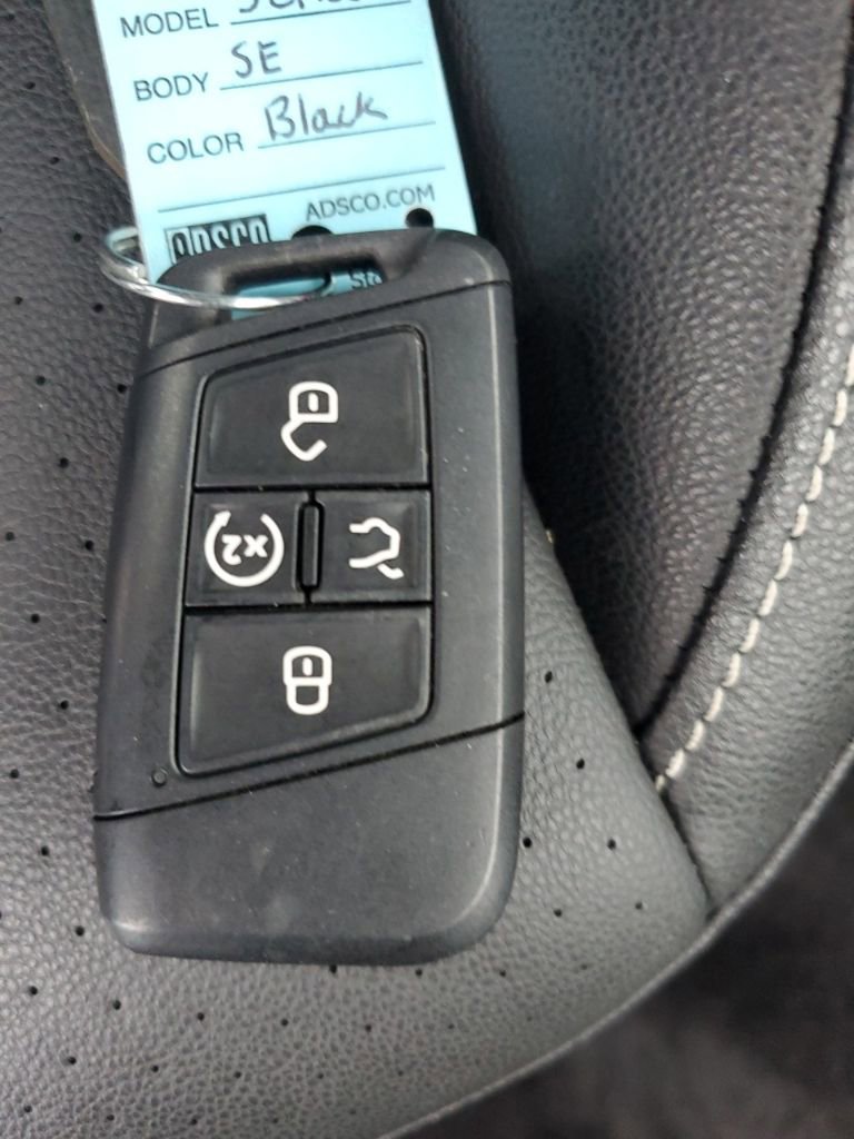 Used 2024 Volkswagen Jetta SE image 33