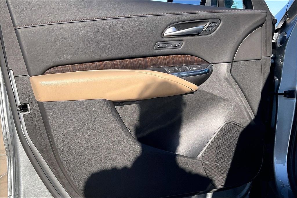 Used 2025 Cadillac XT4 Premium Luxury image 23