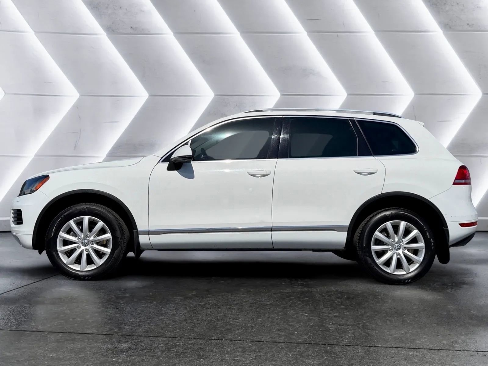 Used 2012 Volkswagen Touareg TDI AWD/4WD image 5