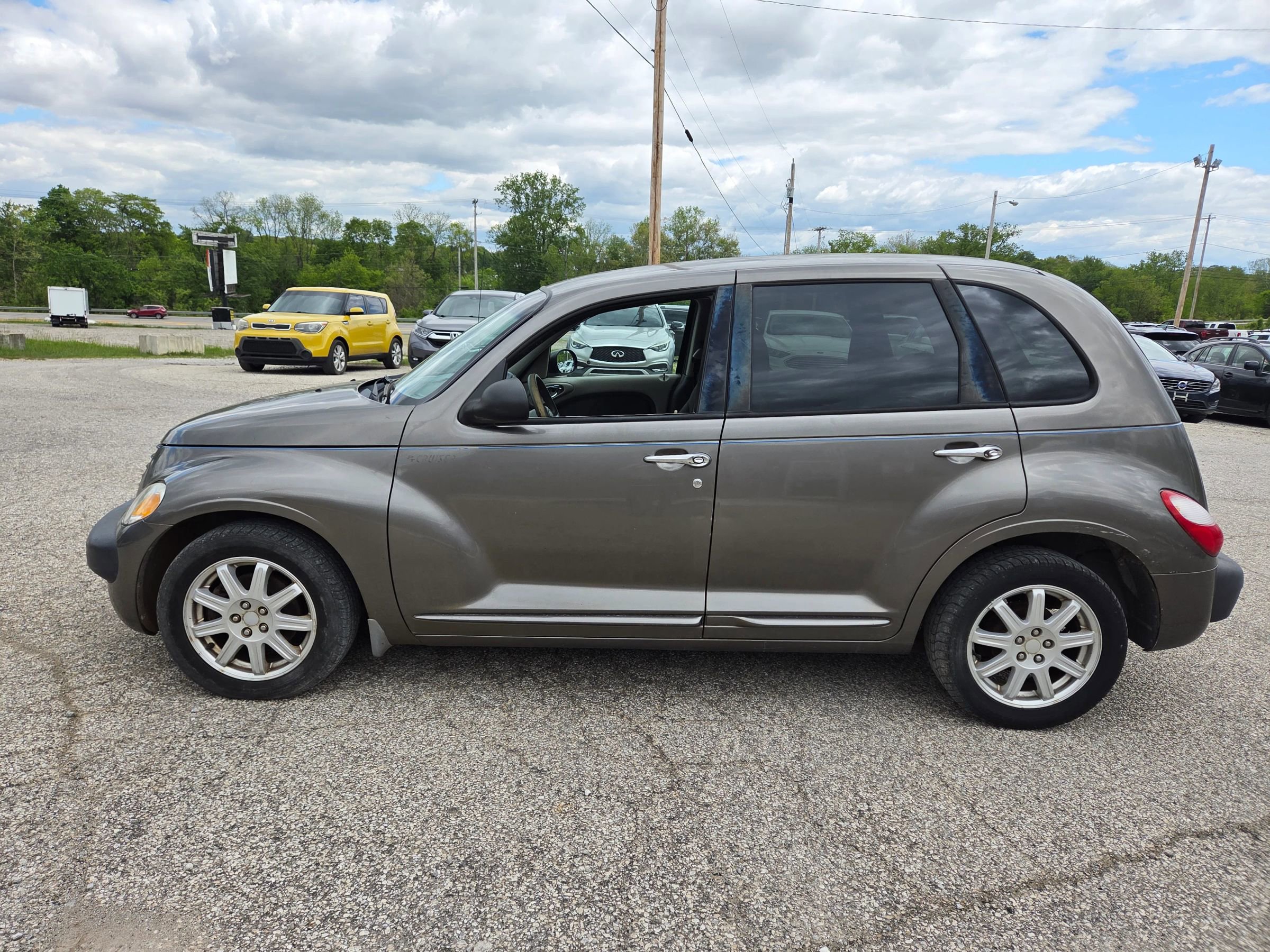Used 2002 Chrysler PT Cruiser FWD image 1