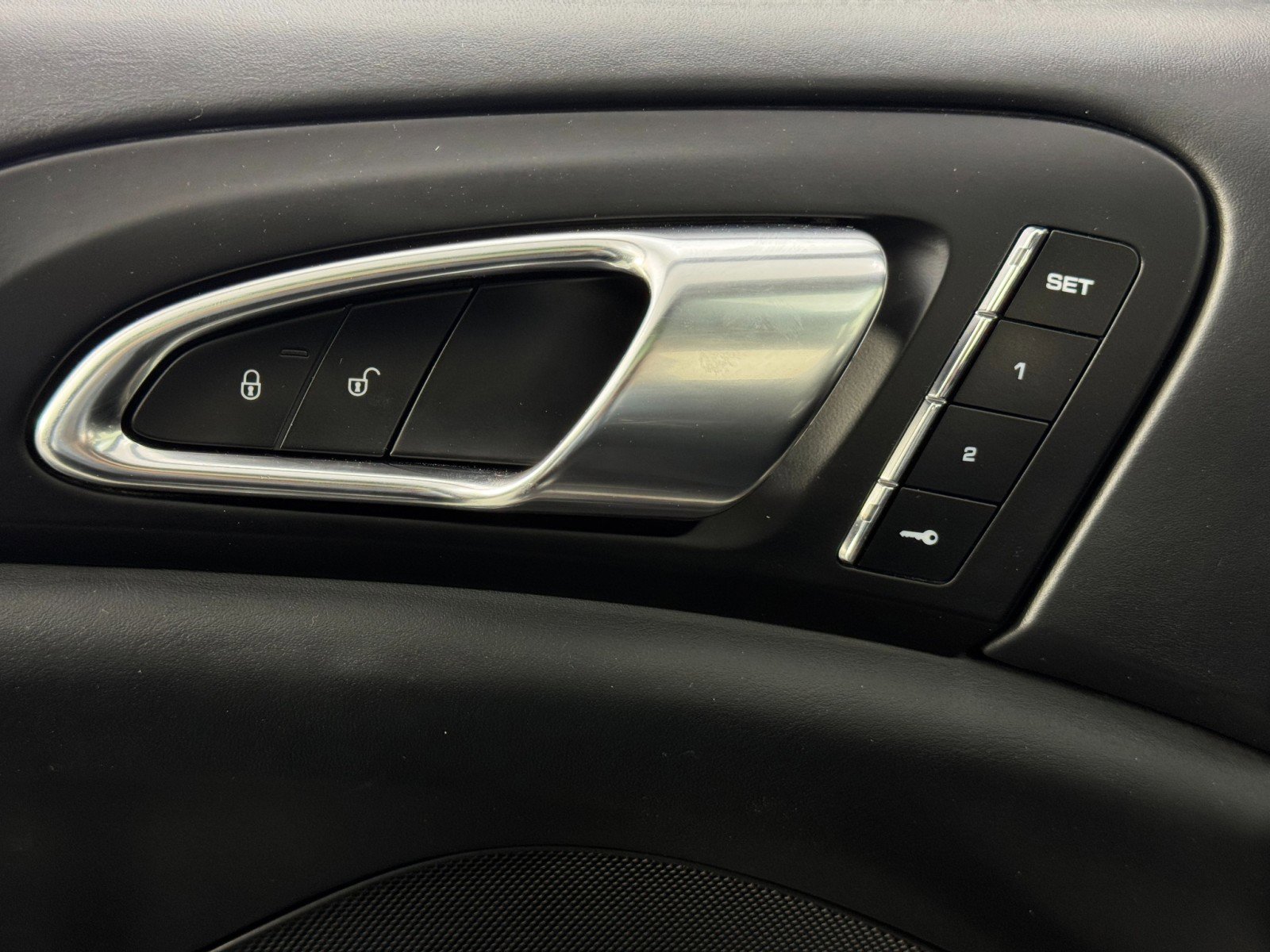 Used 2017 Porsche Cayenne Turbo image 17