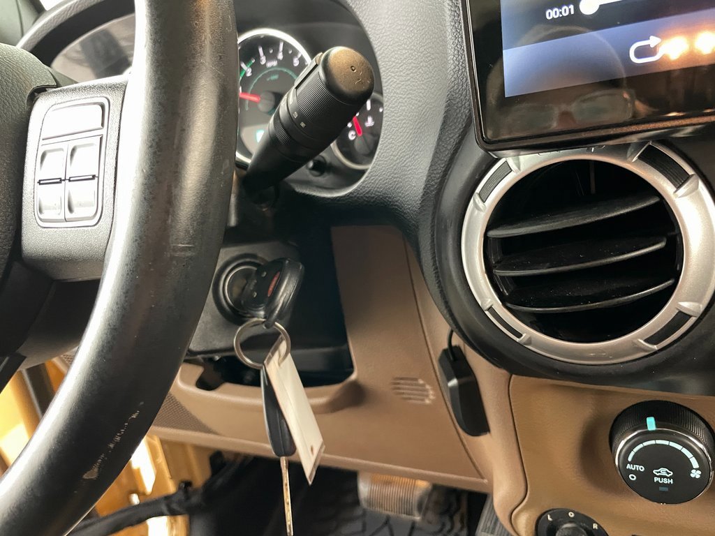 Used 2014 Jeep Wrangler Unlimited Rubicon image 23