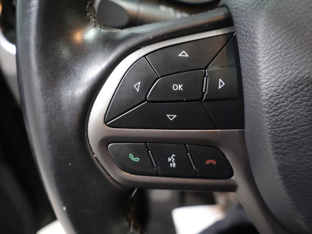 Used 2019 Jeep Cherokee Limited image 34