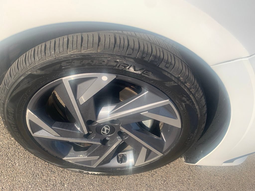Certified 2025 Hyundai Elantra SEL FWD image 35