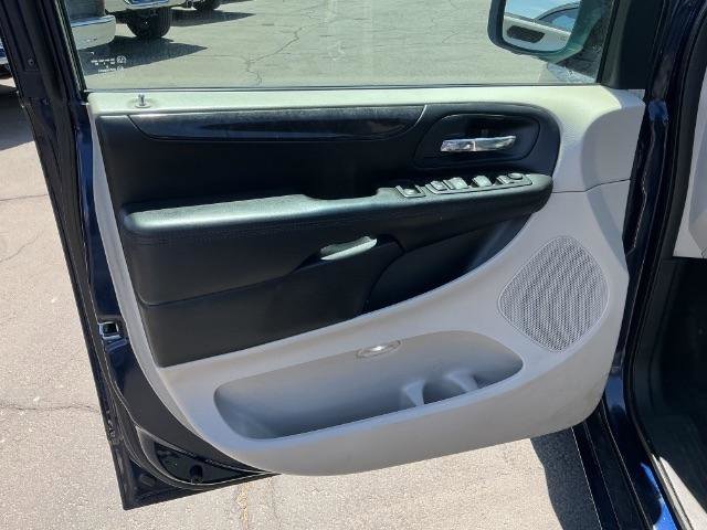 Used 2013 Dodge Grand Caravan SXT w/ UConnect Hands-Free Group FWD image 11