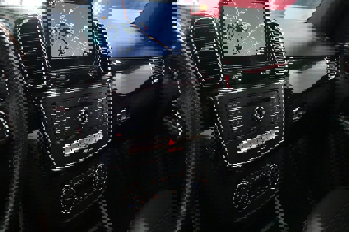 Used 2018 Mercedes-Benz GLE 350 4MATIC SUV w/ Premium 1 Package image 18