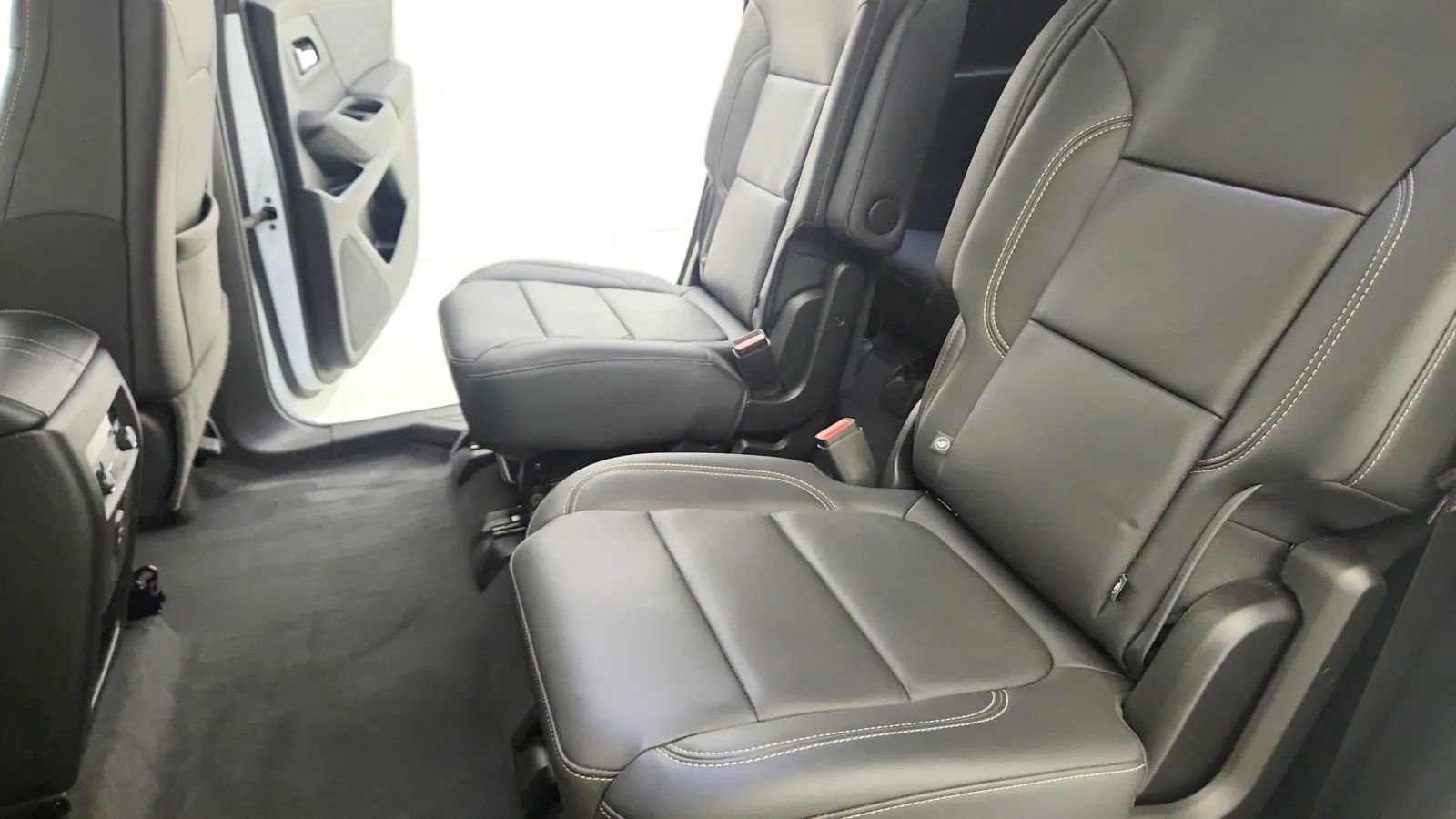 Used 2023 Chevrolet Traverse LT image 29