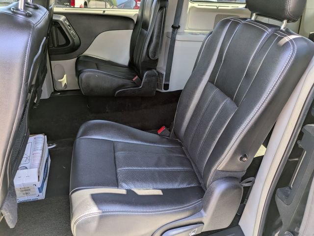 Used 2016 Chrysler Town & Country Touring-L w/ Driver Convenience Group FWD image 23