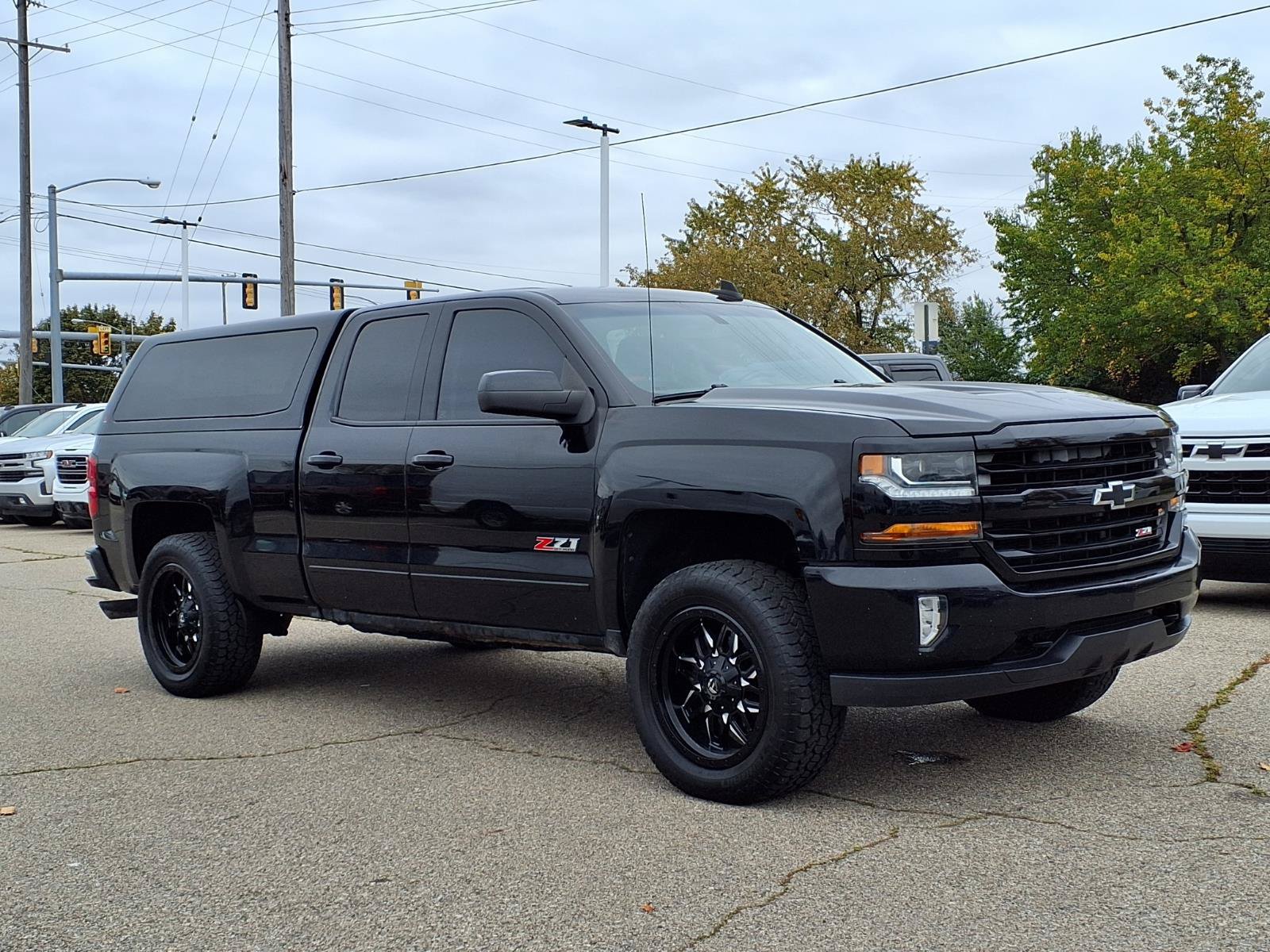 Used 2017 Chevrolet Silverado 1500 LT w/ Midnight Edition AWD/4WD image 3