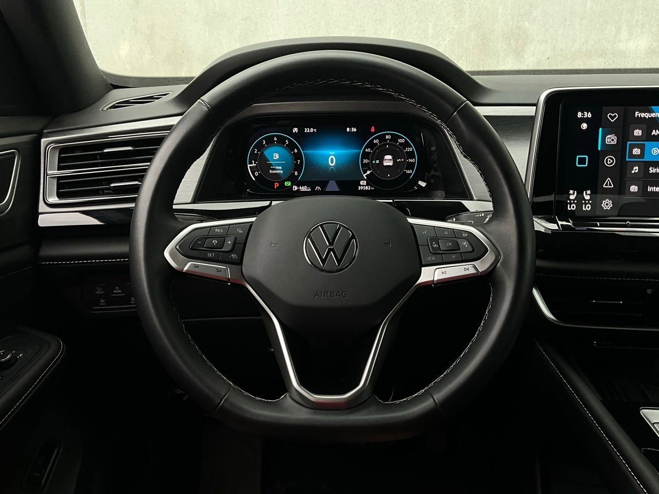 Used 2025 Volkswagen Atlas Cross Sport SE image 35