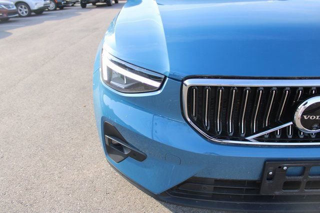 Used 2025 Volvo XC40 B5 Plus image 42