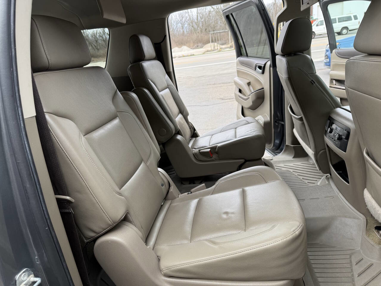 Used 2019 GMC Yukon XL SLT w/ Premium Edition AWD/4WD image 35