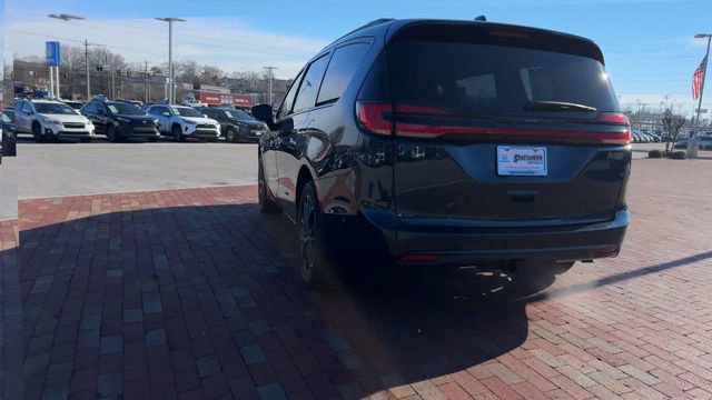 Used 2023 Chrysler Pacifica Limited w/ S Appearance Package image 9