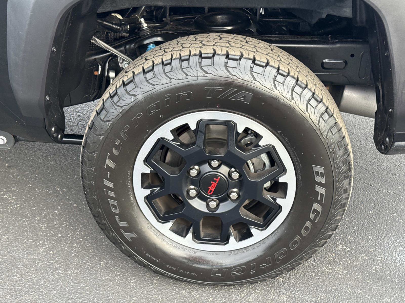 Used 2025 Toyota Tacoma Limited image 10