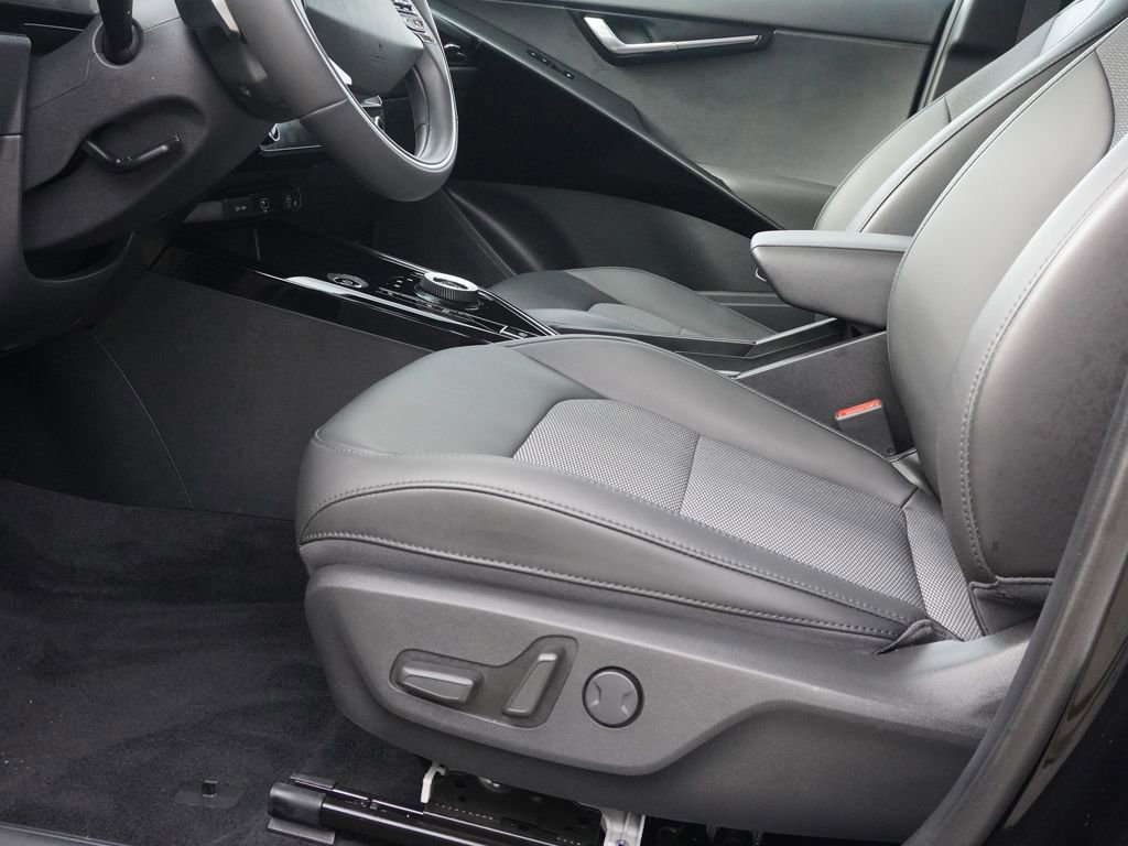 Used 2025 Kia Niro Wind w/ Wind Preserve Package FWD image 26