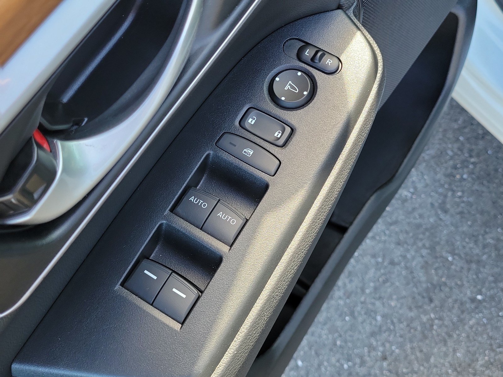 Used 2020 Honda CR-V Touring image 14