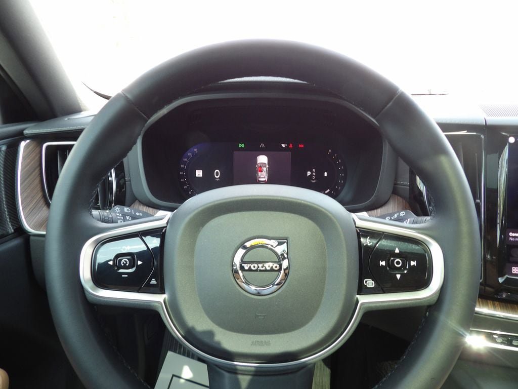 Used 2023 Volvo XC60 B5 Ultimate w/ Climate Package FWD image 16