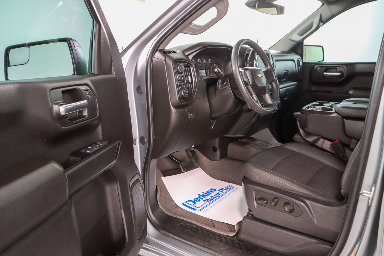 Used 2024 Chevrolet Silverado 1500 Custom AWD/4WD image 3
