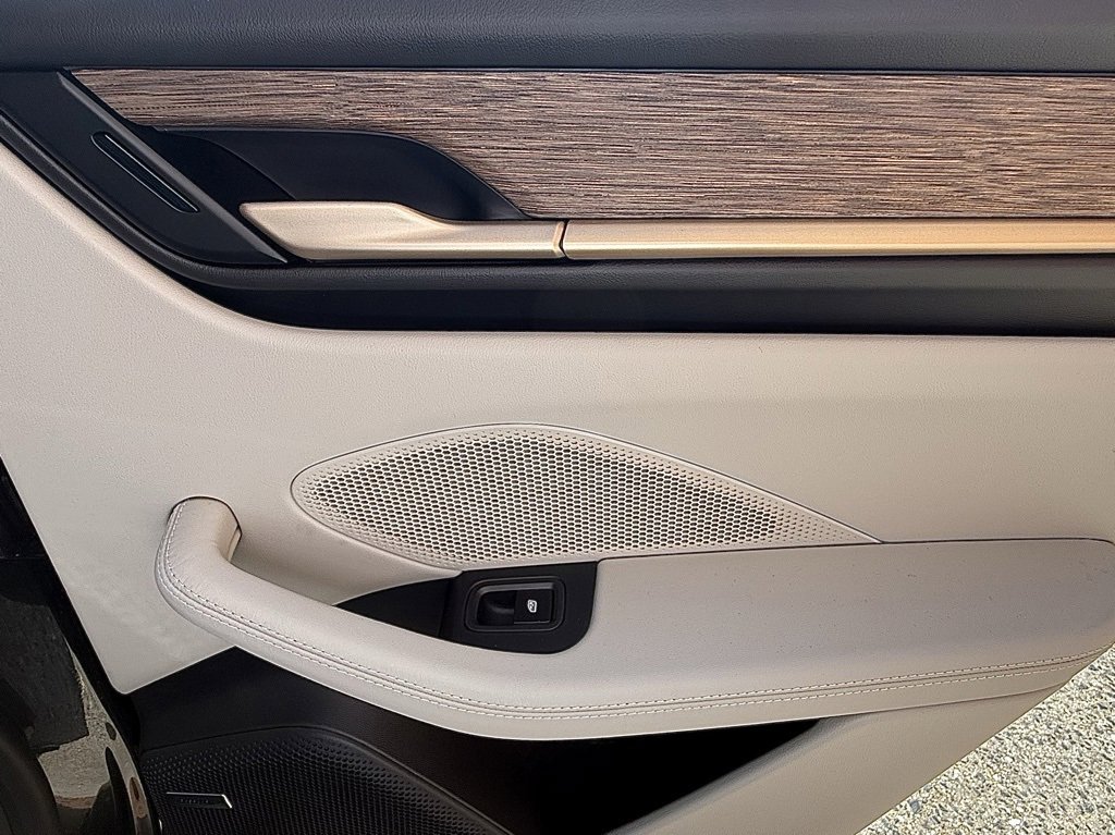 New 2024 Porsche Macan 4 Electric image 21