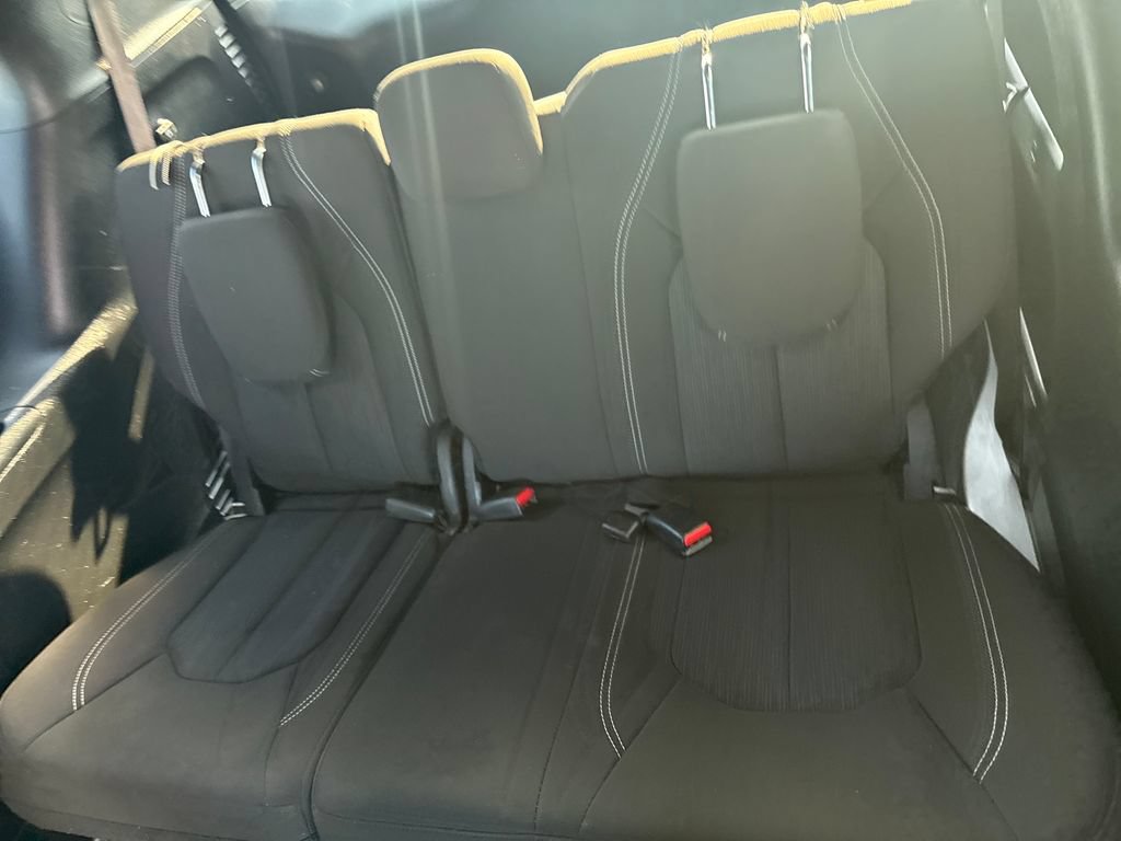 Used 2023 Chrysler Pacifica Touring FWD image 35