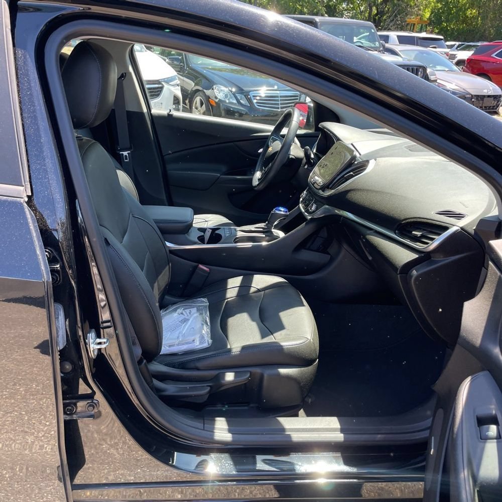 Used 2017 Chevrolet Volt Premier w/ Driver Confidence II Package FWD image 6