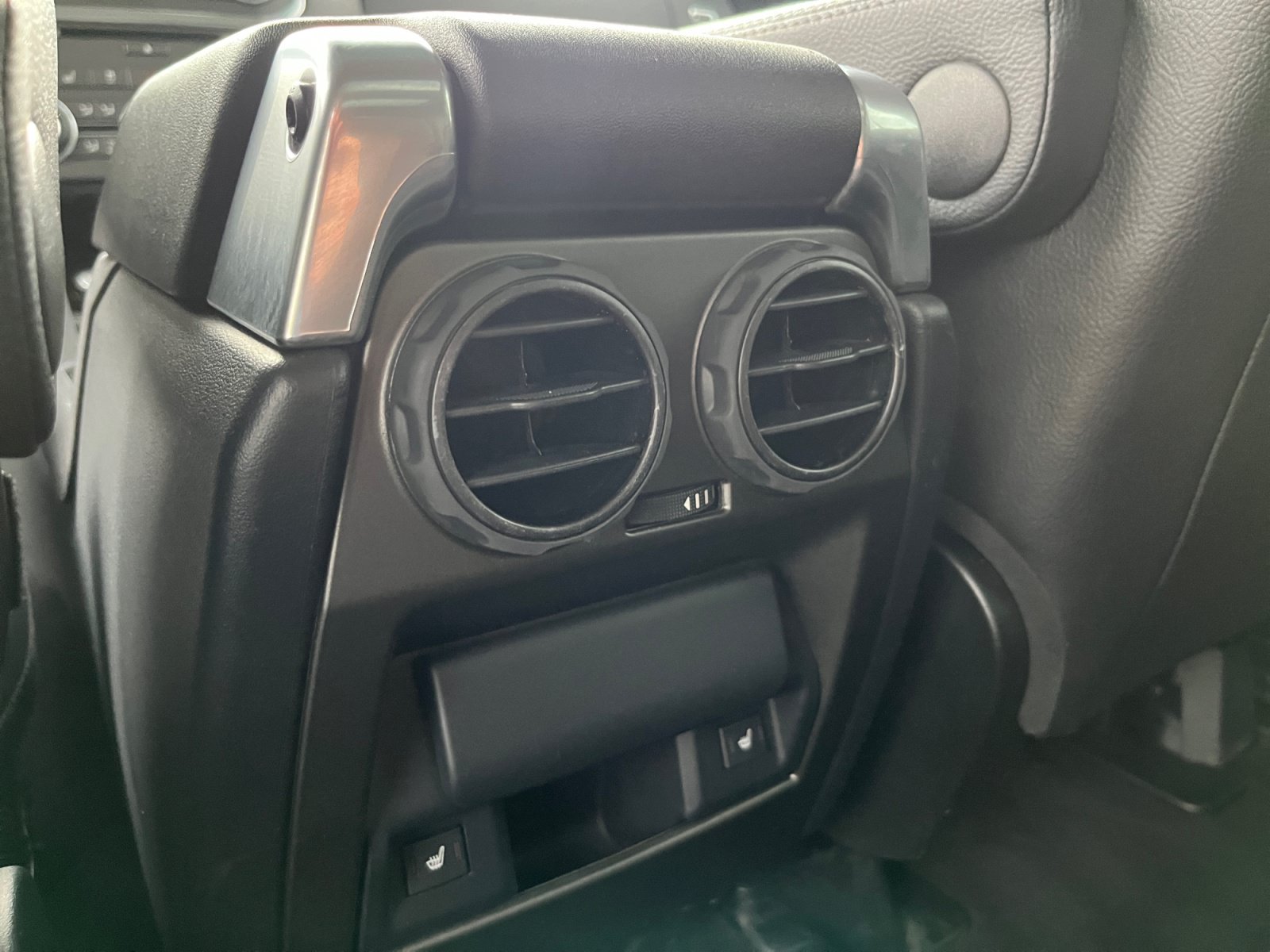 Used 2015 Land Rover LR4 HSE AWD/4WD image 18