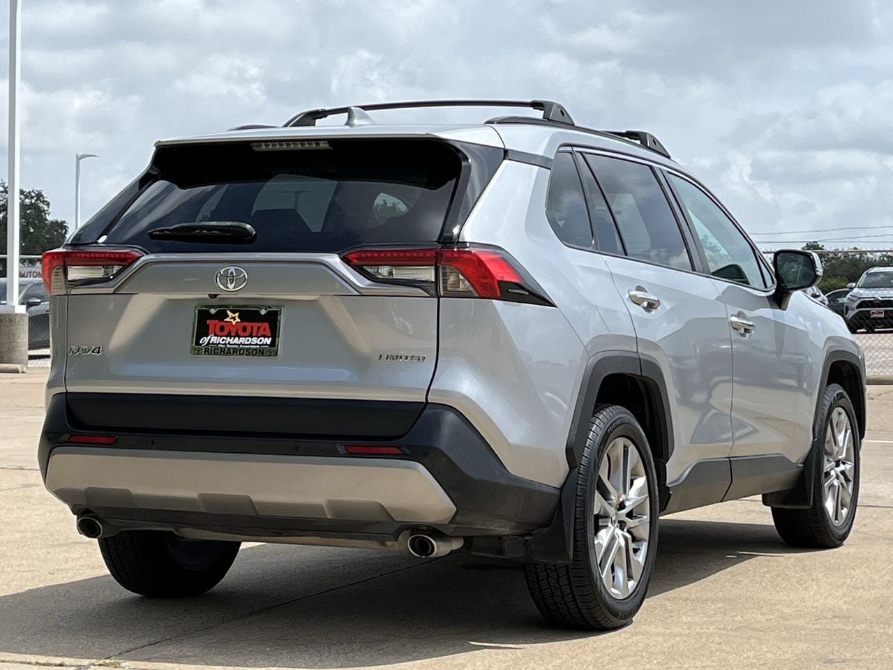 Used 2023 Toyota RAV4 Limited FWD image 4