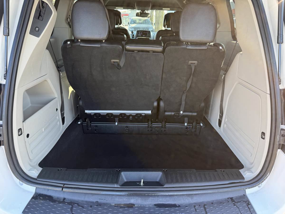 Used 2019 Dodge Grand Caravan SXT FWD image 21