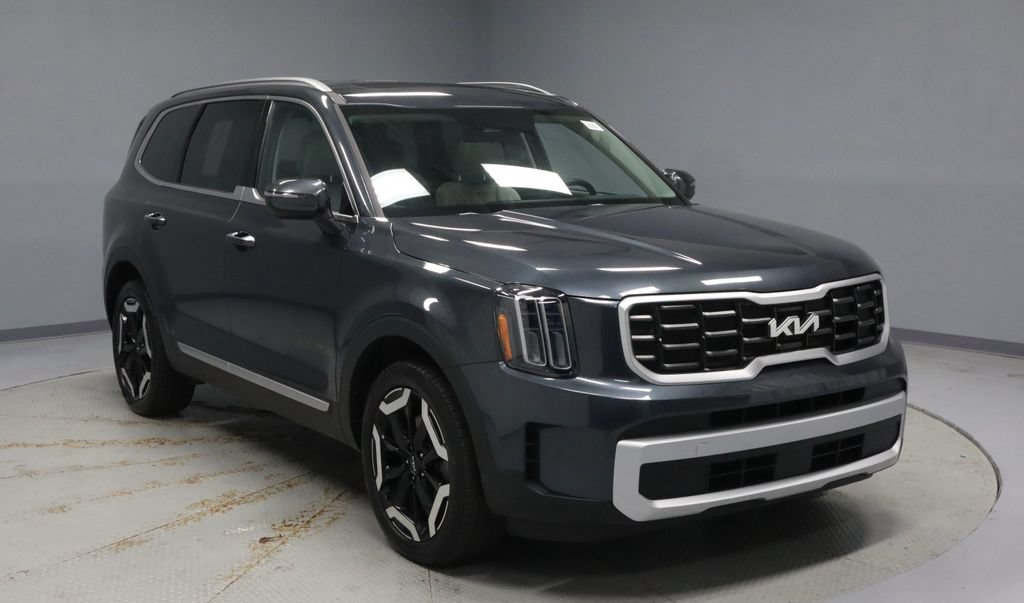Used 2024 Kia Telluride S w/ S Sunroof Package