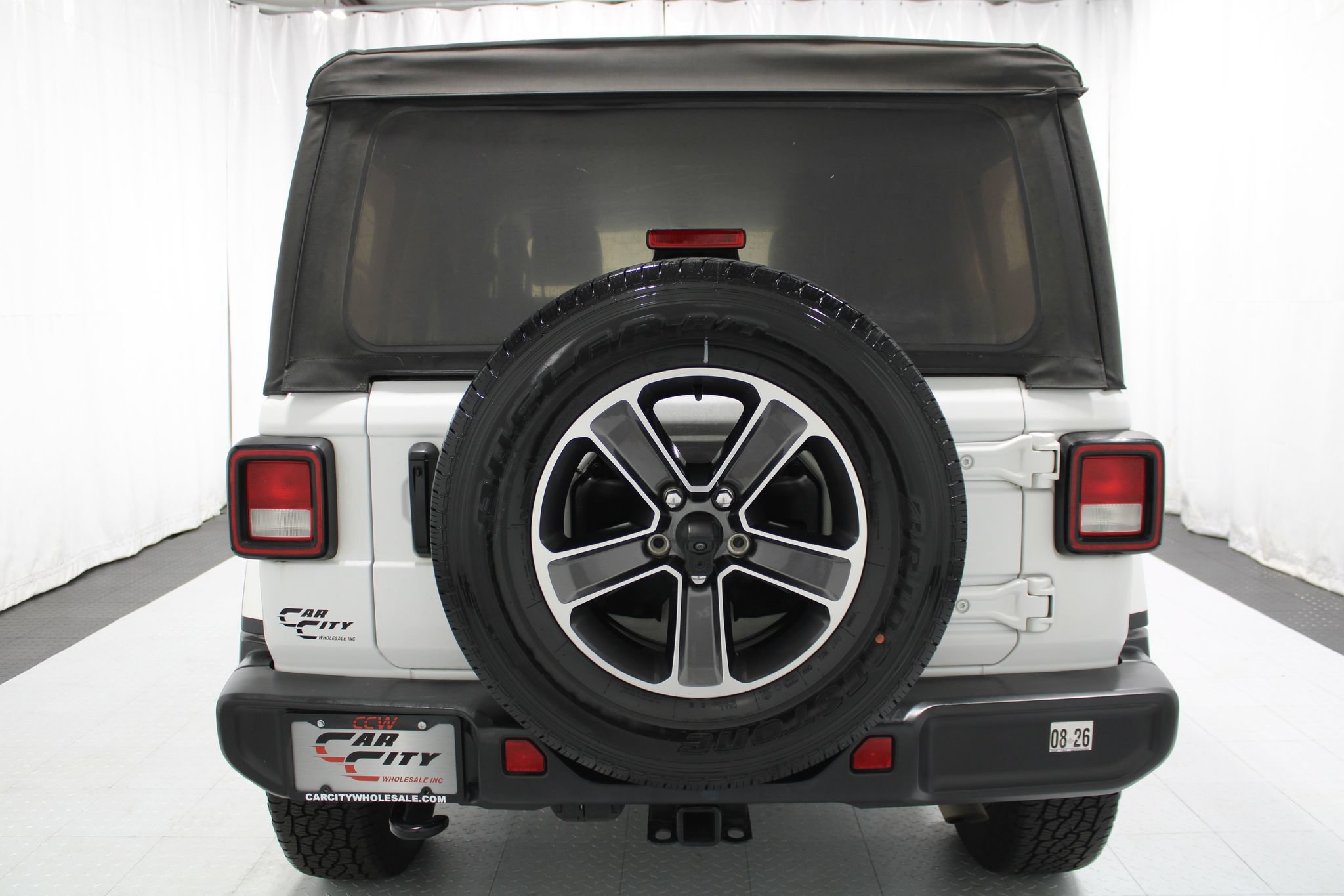 Used 2023 Jeep Wrangler Unlimited Sahara w/ Cold Weather Group AWD/4WD image 7