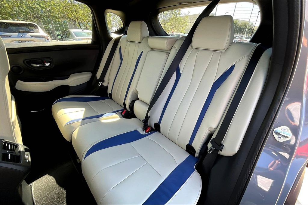 Used 2025 Acura ADX A-Spec image 17