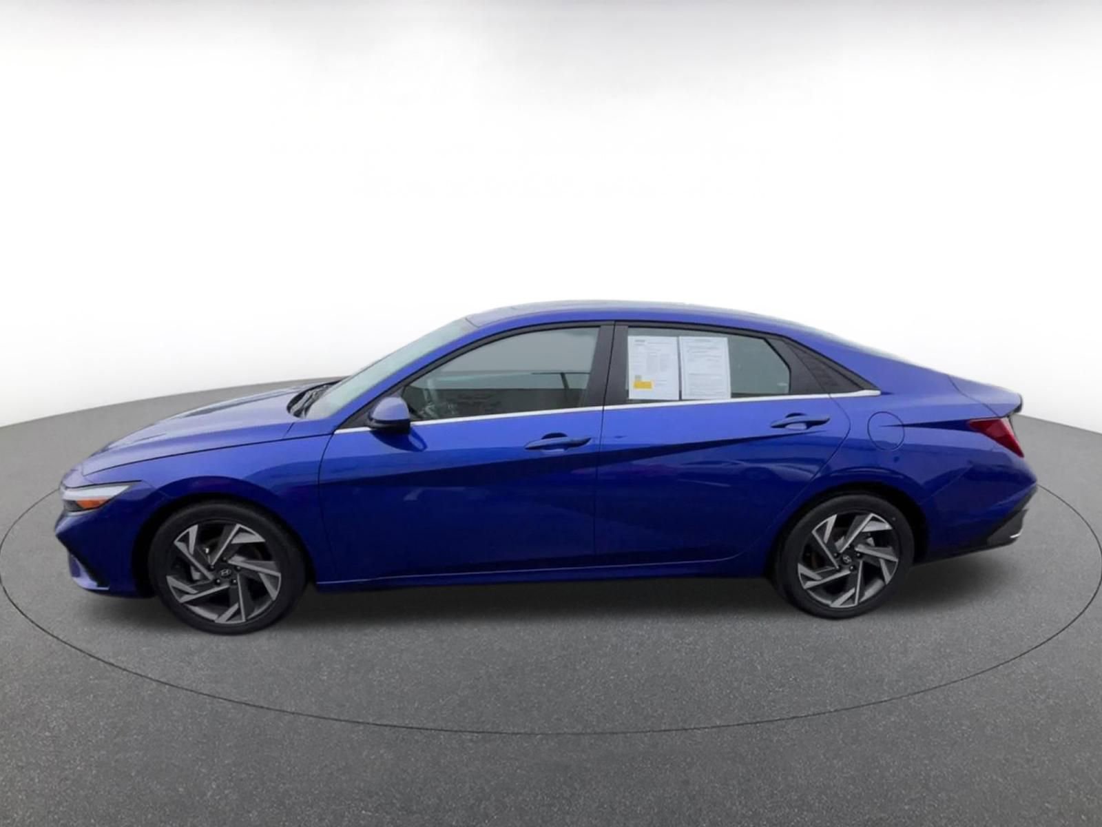 Used 2025 Hyundai Elantra SEL image 8