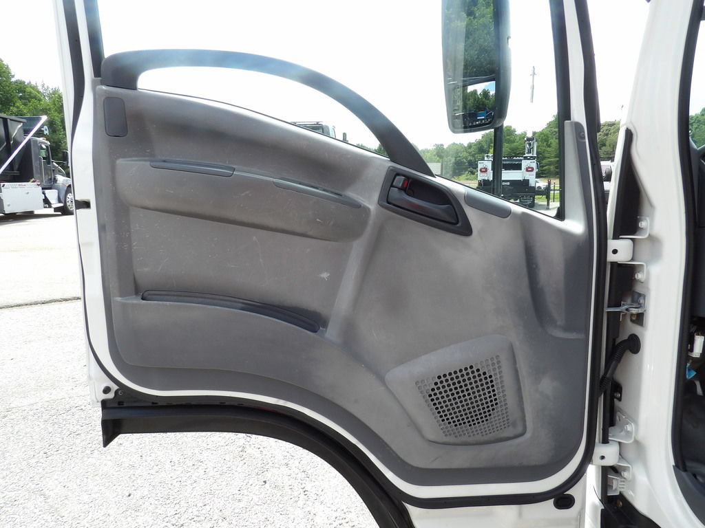 Used 2019 Isuzu NPR RWD image 14