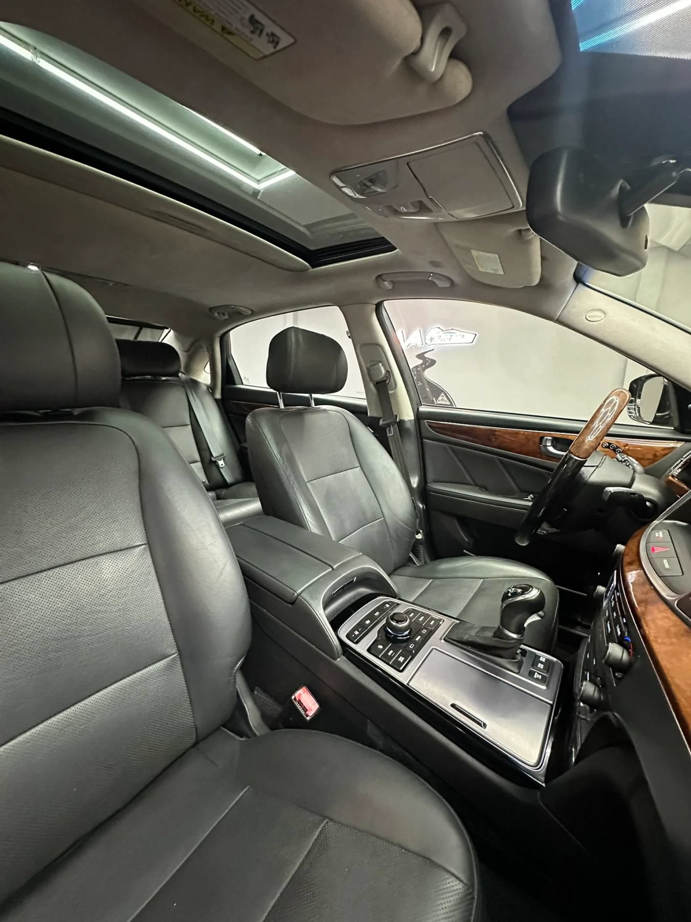 Used 2015 Hyundai Equus Signature RWD image 40