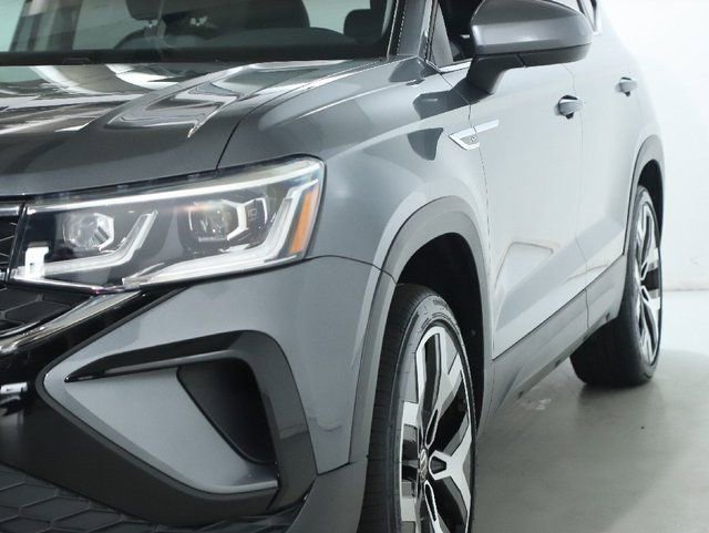 Used 2022 Volkswagen Taos SEL image 4